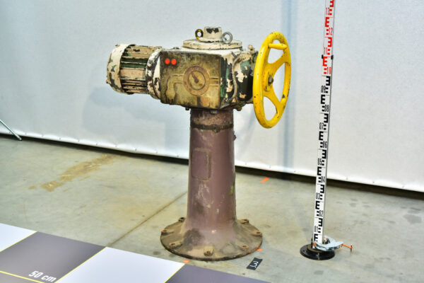 valve hand-wheel with servo on cast iron 'trumpet-style' base nr. 3