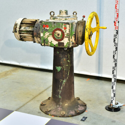 valve hand-wheel with servo on cast iron 'trumpet-style' base nr. 4