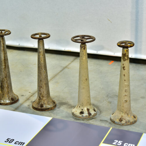 4 pieces of cast iron valve open-close handwheels with cast iron free-standing 'trumpet style' bases