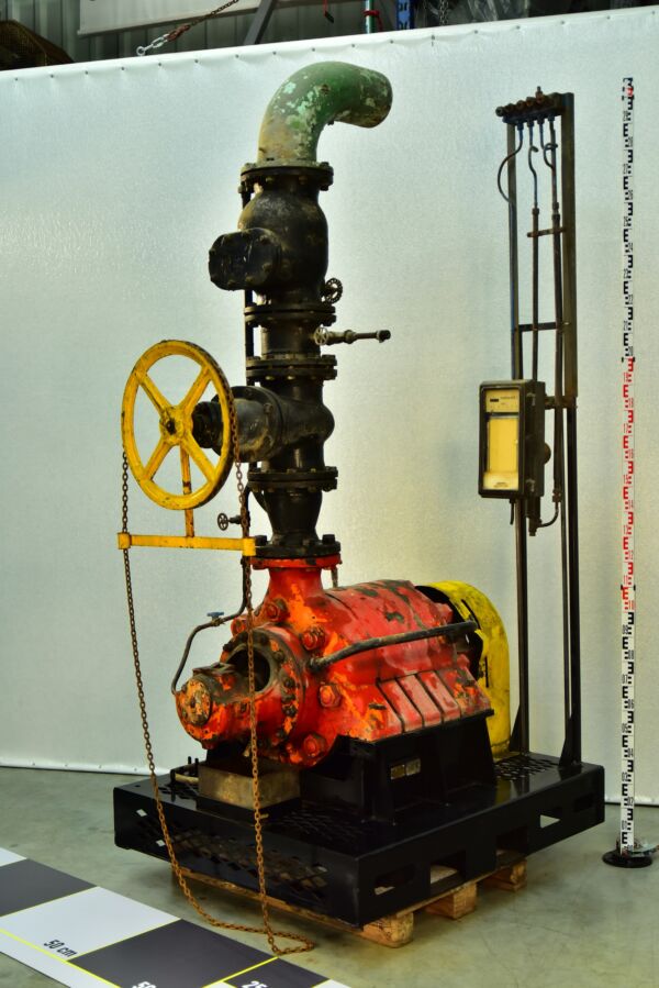 Giant Power Station Sludge Pump with Chain-Operated Handwheel and Pressure Recorder Giant Power Station Sludge Pump with Chain-Operated Handwheel and Pressure Recorder