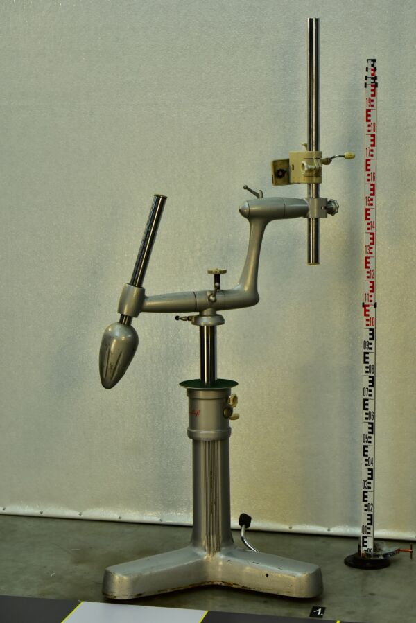 1960s Linhof Studio Master Medium-Heavy Studio Camera Stand – No. 1