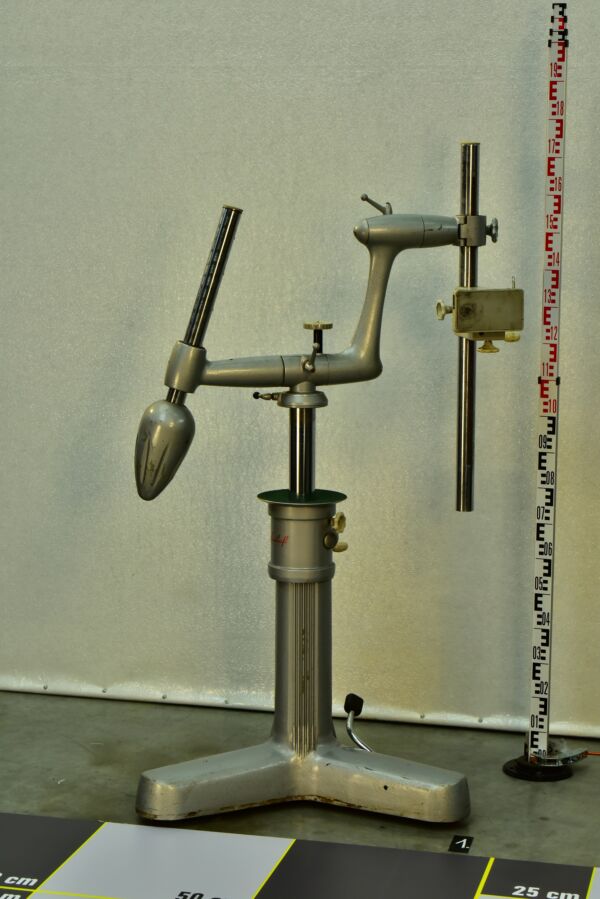 1960s Linhof Studio Master Medium-Heavy Studio Camera Stand – No. 1 – 2