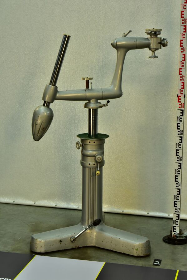 1960s Linhof Studio Master Medium-Heavy Studio Camera Stand – No. 2 1960s Linhof Studio Master Medium-Heavy Studio Camera Stand – No. 2