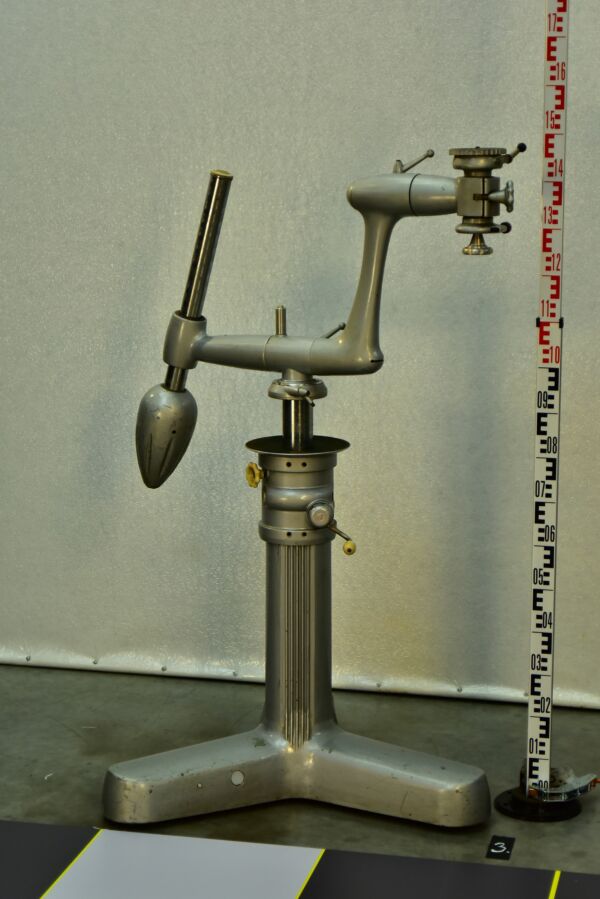 1960s Linhof Studio Master Medium-Heavy Studio Camera Stand – No. 3 1960s Linhof Studio Master Medium-Heavy Studio Camera Stand – No. 3