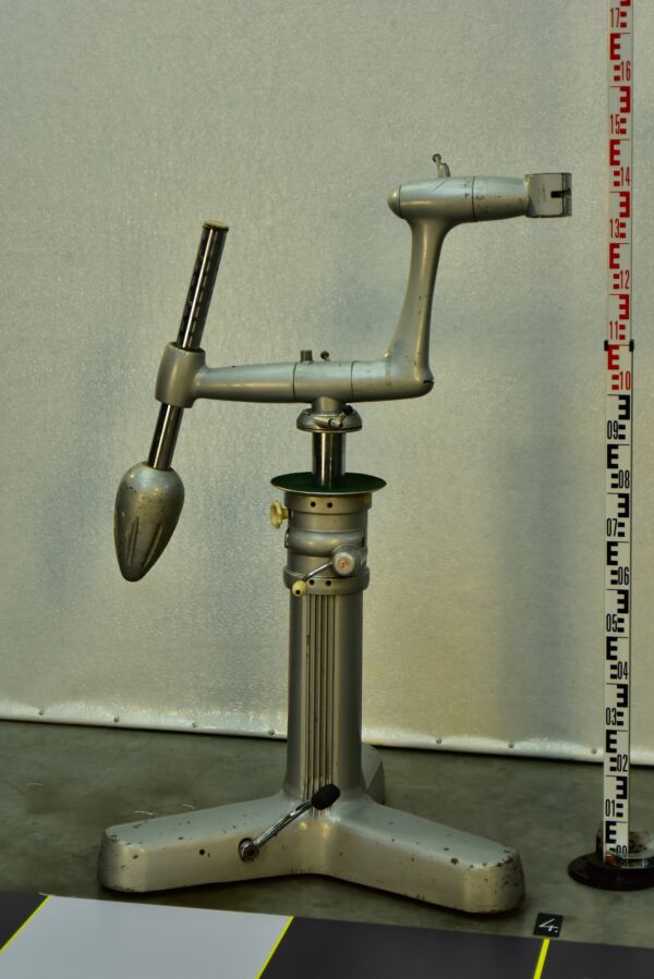 1960s Linhof Studio Master Medium-Heavy Studio Camera Stand – No. 4 1960s Linhof Studio Master Medium-Heavy Studio Camera Stand – No. 4