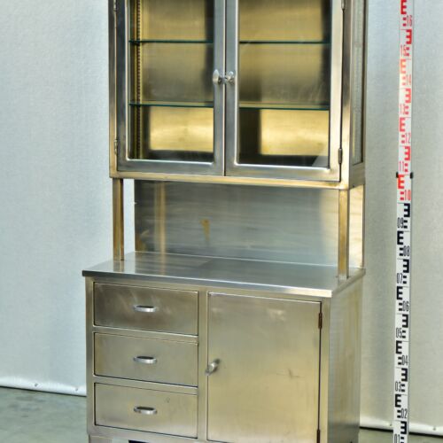 American Military-Style Surgical Cabinet with Cupboard-Style Design – No. 4