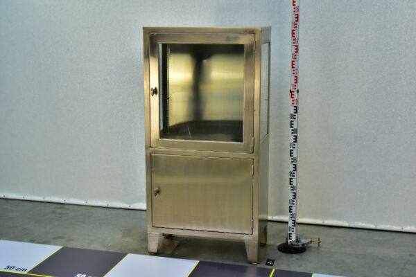 Low Surgical Display Cabinet in American Military Style – No. 4