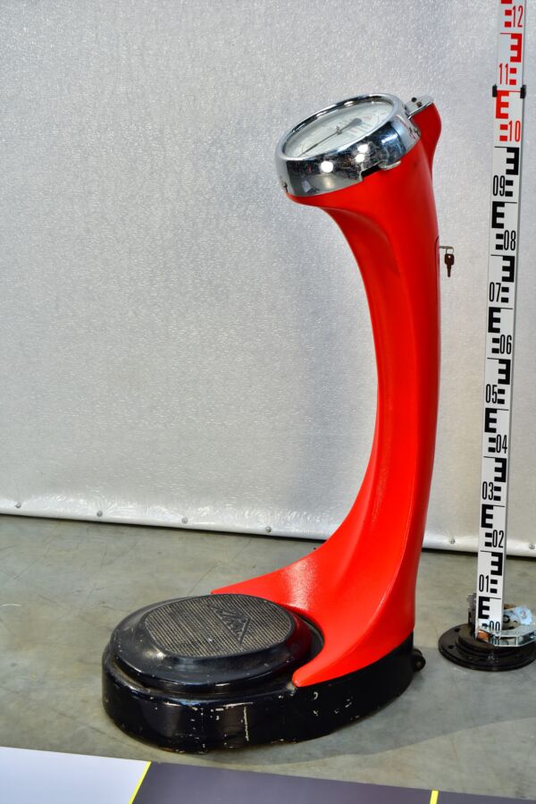 SECA German Coin-Operated Personal Scale – Space-Age Design