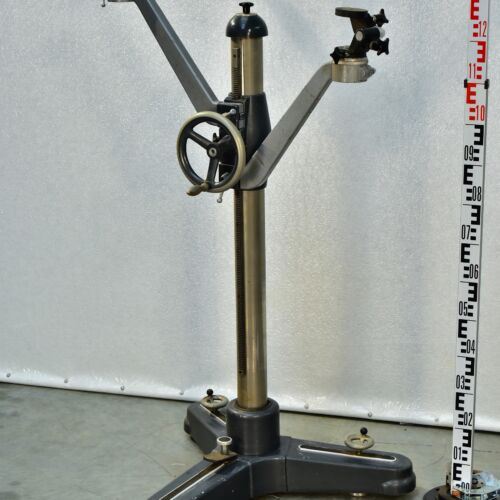 Small Plaubel Photo Studio Camera Stand with Twin Camera Mounts – 1960s–1970s Small Plaubel Photo Studio Camera Stand with Twin Camera Mounts – 1960s–1970s