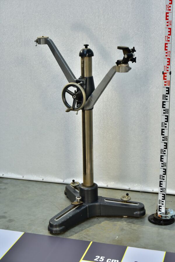 Small Plaubel Photo Studio Camera Stand with Twin Camera Mounts – 1960s–1970s