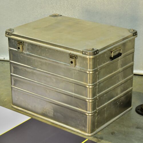 Classic Zarges-Style Aluminium Transport Container with Raised Ribbed Sides Classic Zarges-Style Aluminium Transport Container with Raised Ribbed Sides