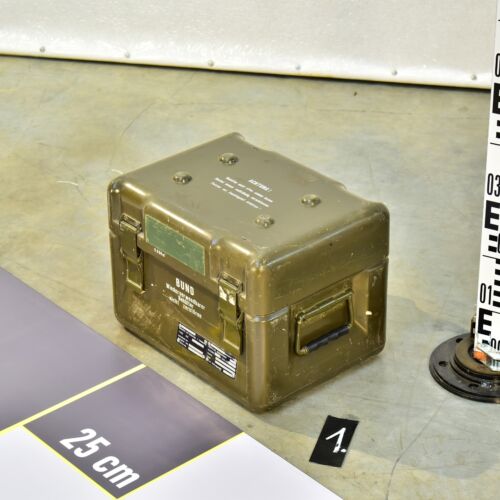 Bundeswehr BUND GFK glass-fibre composite military transport case – No. 1 Bundeswehr BUND GFK glass-fibre composite military transport case – No. 1