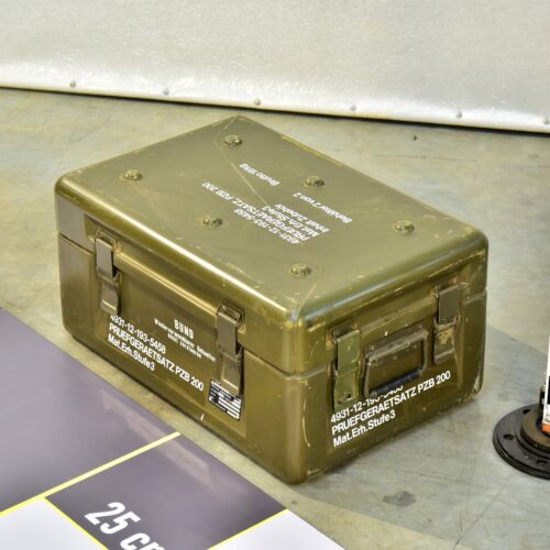 Bundeswehr BUND GFK glass-fibre composite military transport case – PZB 200 Bundeswehr BUND GFK glass-fibre composite military transport case – PZB 200