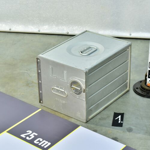 Standard aluminium aircraft galley catering container – No. 1 Standard aluminium aircraft galley catering container – No. 1