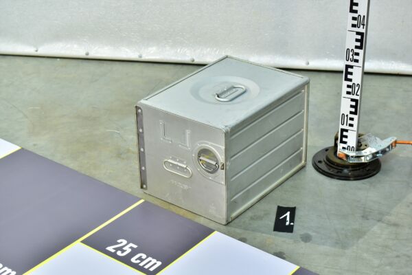 Standard aluminium aircraft galley catering container – No. 1