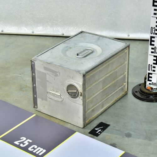 Standard aluminium aircraft galley catering container – No. 4