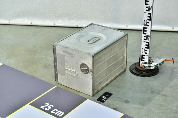 Standard aluminium aircraft galley catering container – No. 4 Standard aluminium aircraft galley catering container – No. 4