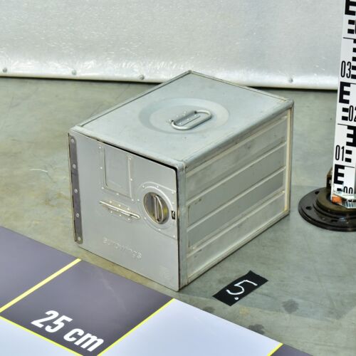 Standard aluminium aircraft galley catering container – No. 5