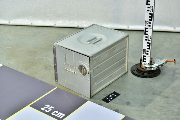 Standard aluminium aircraft galley catering container – No. 5 Standard aluminium aircraft galley catering container – No. 5