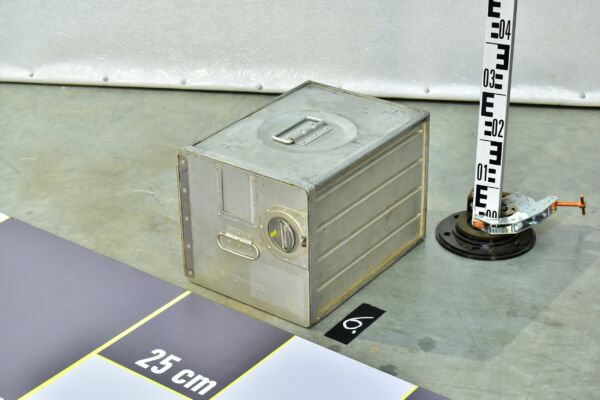 Standard aluminium aircraft galley catering container – No. 6 Standard aluminium aircraft galley catering container – No. 6