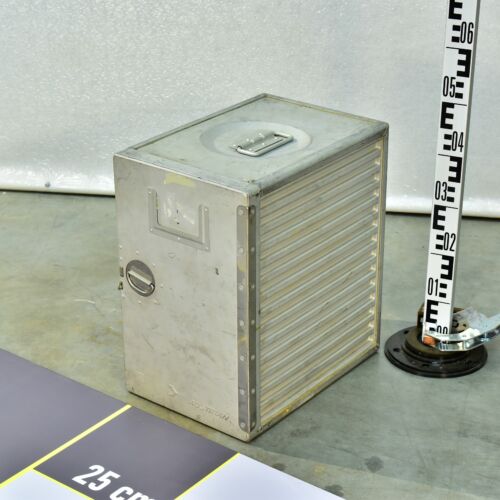 Increased-height aluminium aircraft galley catering container