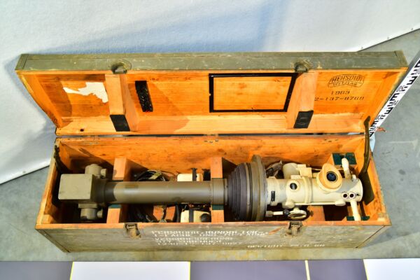 Leopard tank periscope in its original Bundeswehr transport case – 2