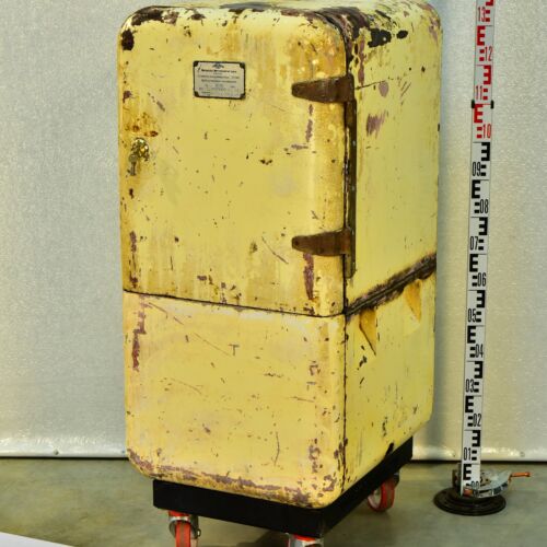 Explosion-proof chemical storage cabinet from a chemical plant Explosion-proof chemical storage cabinet from a chemical plant