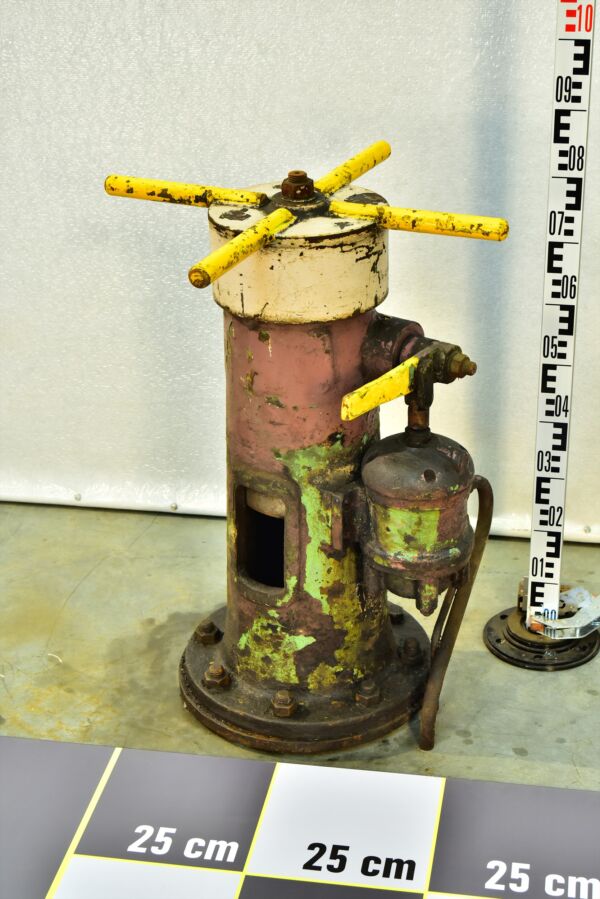 Manual thermal-power-station steam/feedwater valve with hydraulic servo – “Dwarf” No. 1 Manual thermal-power-station steam/feedwater valve with hydraulic servo – “Dwarf” No. 1