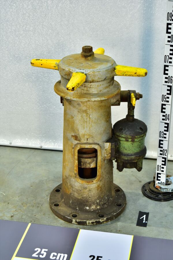 Manual thermal-power-station steam/feedwater valve with hydraulic servo – “Dwarf” No. 3 Manual thermal-power-station steam/feedwater valve with hydraulic servo – “Dwarf” No. 3