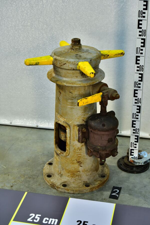 Manual thermal-power-station steam/feedwater valve with hydraulic servo – “Dwarf” No. 4 Manual thermal-power-station steam/feedwater valve with hydraulic servo – “Dwarf” No. 4