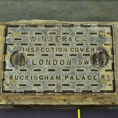 Rectangular London cast-iron manhole cover with installation frame Rectangular London cast-iron manhole cover with installation frame