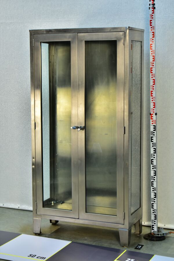 Tall Surgical Display Cabinet in American Military Style – No. 9