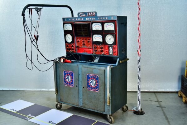 SUN 1120 Motor Tester – 1960s Vehicle-Service Diagnostic Equipment SUN 1120 Motor Tester – 1960s Vehicle-Service Diagnostic Equipment