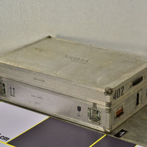 Low-Profile Textured Aluminium Flight Case – No. 1 Low-Profile Textured Aluminium Flight Case – No. 1