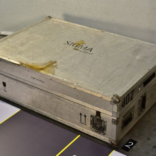 Low-Profile Textured Aluminium Flight Case – No. 2 Low-Profile Textured Aluminium Flight Case – No. 2