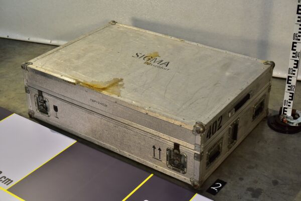 Low-Profile Textured Aluminium Flight Case – No. 2 Low-Profile Textured Aluminium Flight Case – No. 2