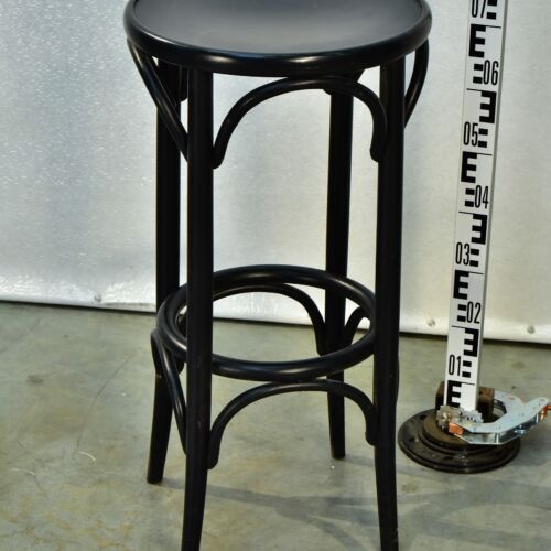 Thonet-Style Wooden Bar Stool – No. 2 Thonet-Style Wooden Bar Stool – No. 2