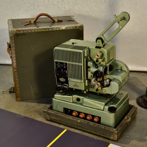 Siemens Klangfilm Portable 16 mm Film Projector with Built-In Amplifier and Case Siemens Klangfilm Portable 16 mm Film Projector with Built-In Amplifier and Case