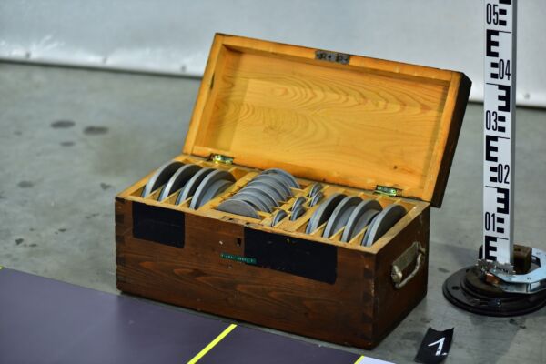 Pressure-Gauge Calibration Weight Set in Wooden Case – No. 1 Pressure-Gauge Calibration Weight Set in Wooden Case – No. 1