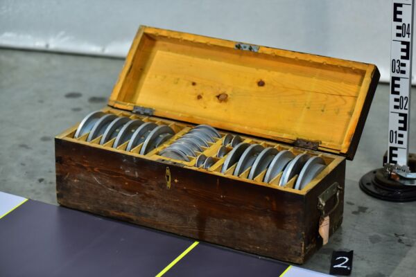 Pressure-Gauge Calibration Weight Set in Wooden Case – No. 2 Pressure-Gauge Calibration Weight Set in Wooden Case – No. 2