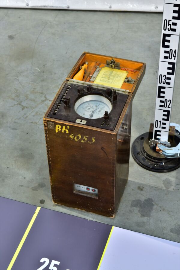 Power-Station Recording Instrument in Wooden Case Power-Station Recording Instrument in Wooden Case