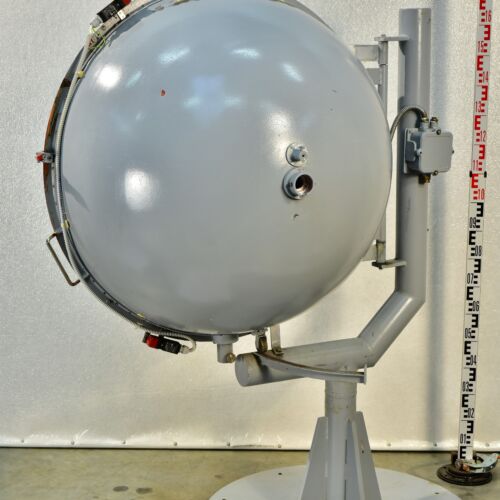 Large Ulbricht Integrating Sphere from a Light-Bulb Factory Laboratory Large Ulbricht Integrating Sphere from a Light-Bulb Factory Laboratory