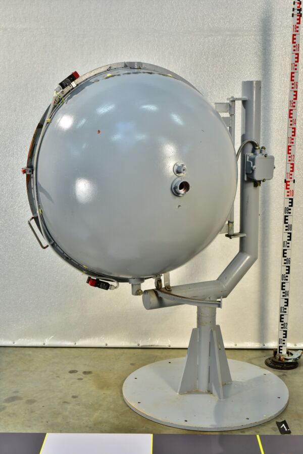 Large Ulbricht Integrating Sphere from a Light-Bulb Factory Laboratory Large Ulbricht Integrating Sphere from a Light-Bulb Factory Laboratory