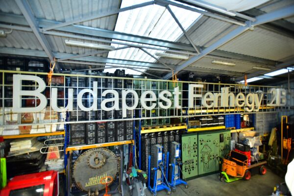 Budapest Ferihegy Terminal 2B – Landside Airport Neon Sign on Original Aluminium Grid