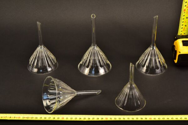 5-Piece Ribbed Laboratory Glass Funnel Set 5-Piece Ribbed Laboratory Glass Funnel Set