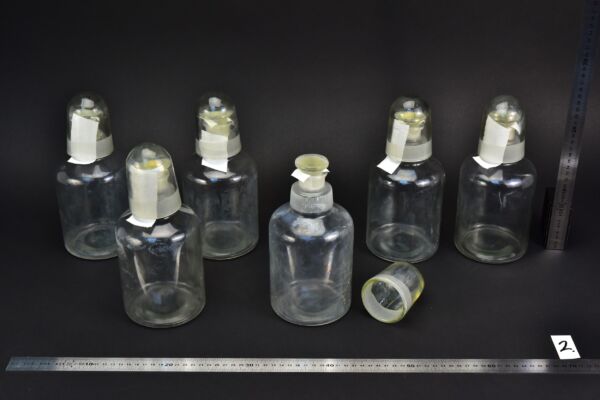 6-Piece Set of 1-Litre Clear Acid Bottles with Ground-Glass Stoppers and Glass Protective Caps – Glassworks Find, No. 2 6-Piece Set of 1-Litre Clear Acid Bottles with Ground-Glass Stoppers and Glass Protective Caps – Glassworks Find, No. 2