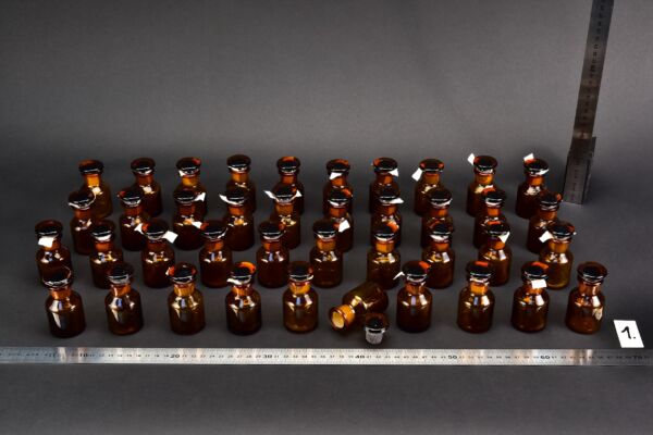 40 darabos, 30 ml-es kisméretű barna laboratóriumi porüveg-készlet csiszolt üvegdugókkal – Nr. 1 40 darabos, 30 ml-es kisméretű barna laboratóriumi porüveg-készlet csiszolt üvegdugókkal – Nr. 1