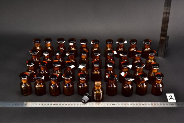 40 darabos, 30 ml-es kisméretű barna laboratóriumi porüveg-készlet csiszolt üvegdugókkal – Nr. 2 40 darabos, 30 ml-es kisméretű barna laboratóriumi porüveg-készlet csiszolt üvegdugókkal – Nr. 2