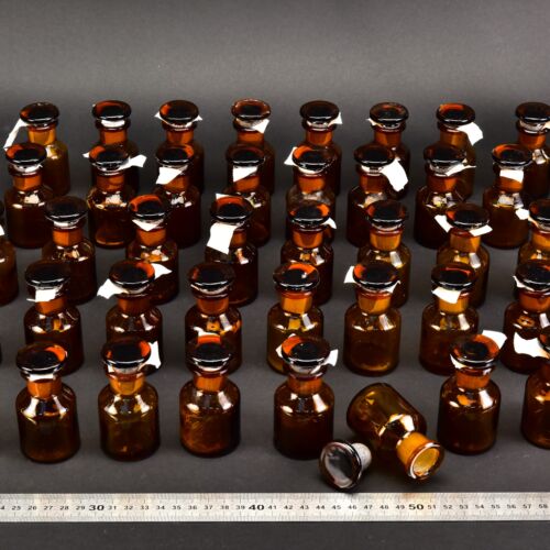 40-Piece Set of Small 30 ml Amber Laboratory Powder Bottles with Ground-Glass Stoppers – No. 3 40-Piece Set of Small 30 ml Amber Laboratory Powder Bottles with Ground-Glass Stoppers – No. 3
