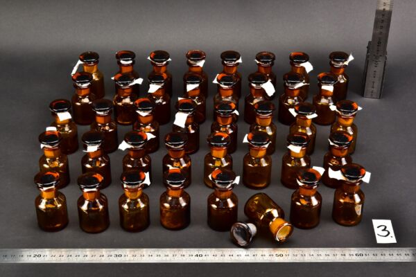40 darabos, 30 ml-es kisméretű barna laboratóriumi porüveg-készlet csiszolt üvegdugókkal – Nr. 3 40 darabos, 30 ml-es kisméretű barna laboratóriumi porüveg-készlet csiszolt üvegdugókkal – Nr. 3